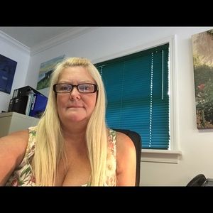 Meet your Posher, Laurie